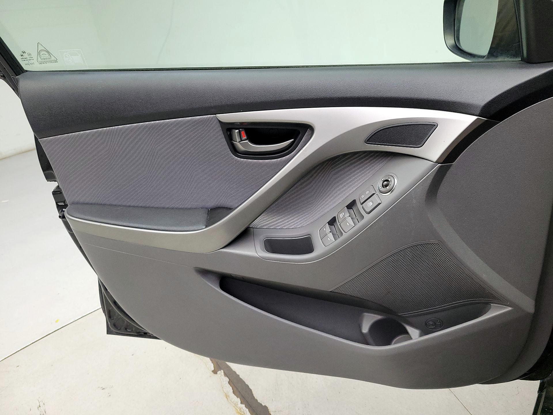 Thumbnail: 2013 Hyundai Elantra - 12