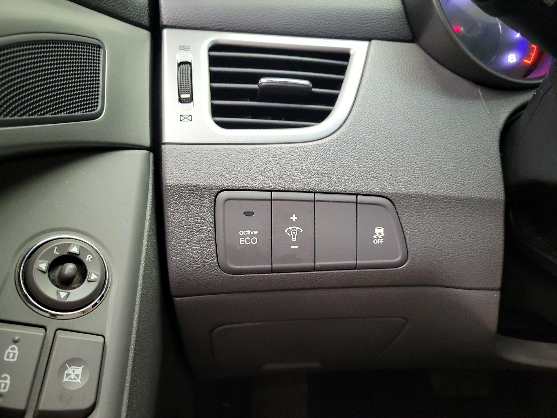 Thumbnail: 2013 Hyundai Elantra - 13