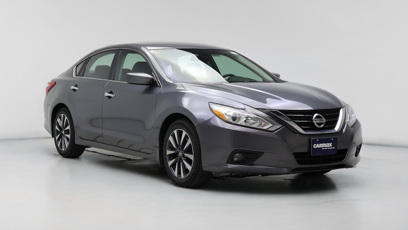 2016 Nissan Altima SV Hero Image