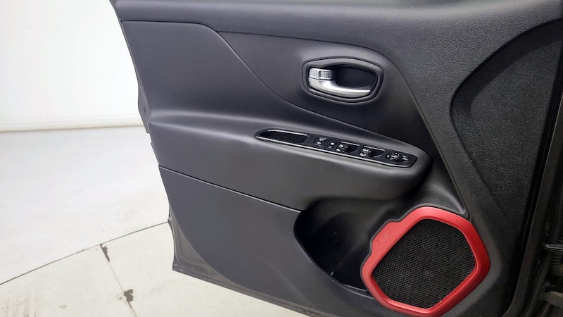 2016 Jeep Renegade Trailhawk 12