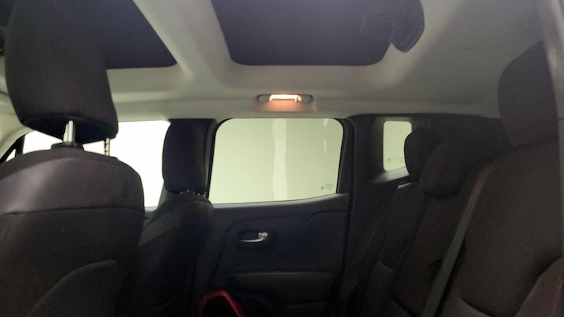 2016 Jeep Renegade Trailhawk 23