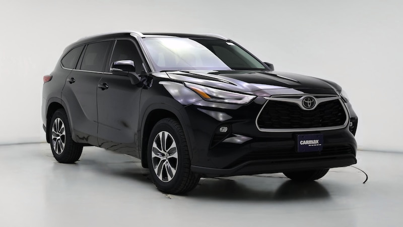 2022 Toyota Highlander XLE Hero Image