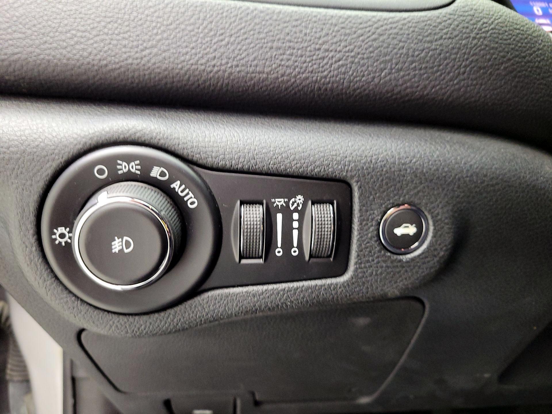 Thumbnail: 2015 Chrysler 200 - 13