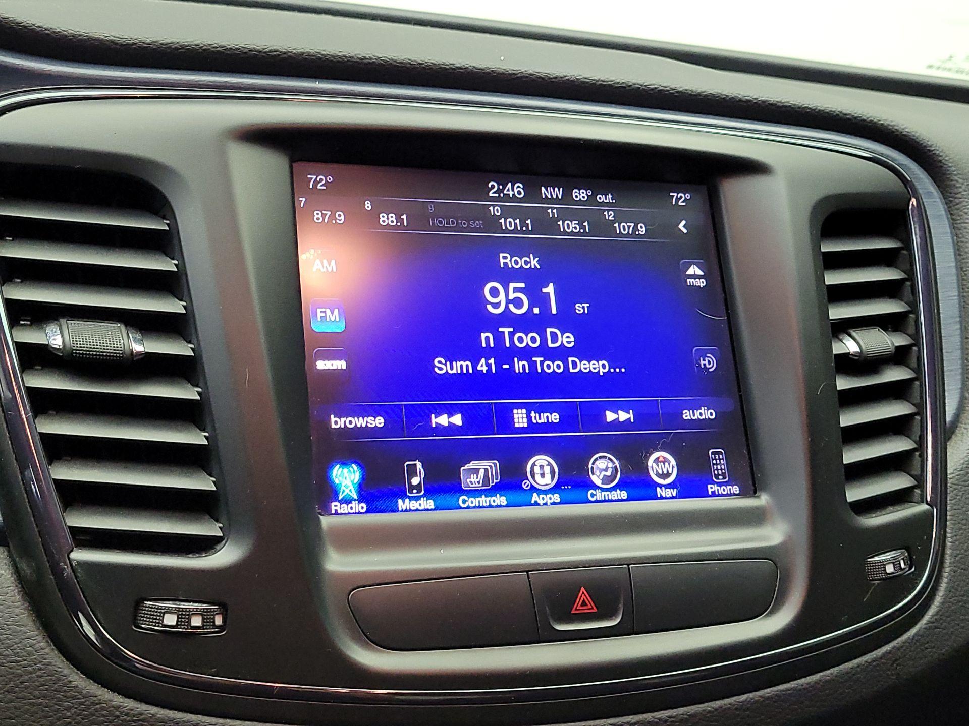 Thumbnail: 2015 Chrysler 200 - 16