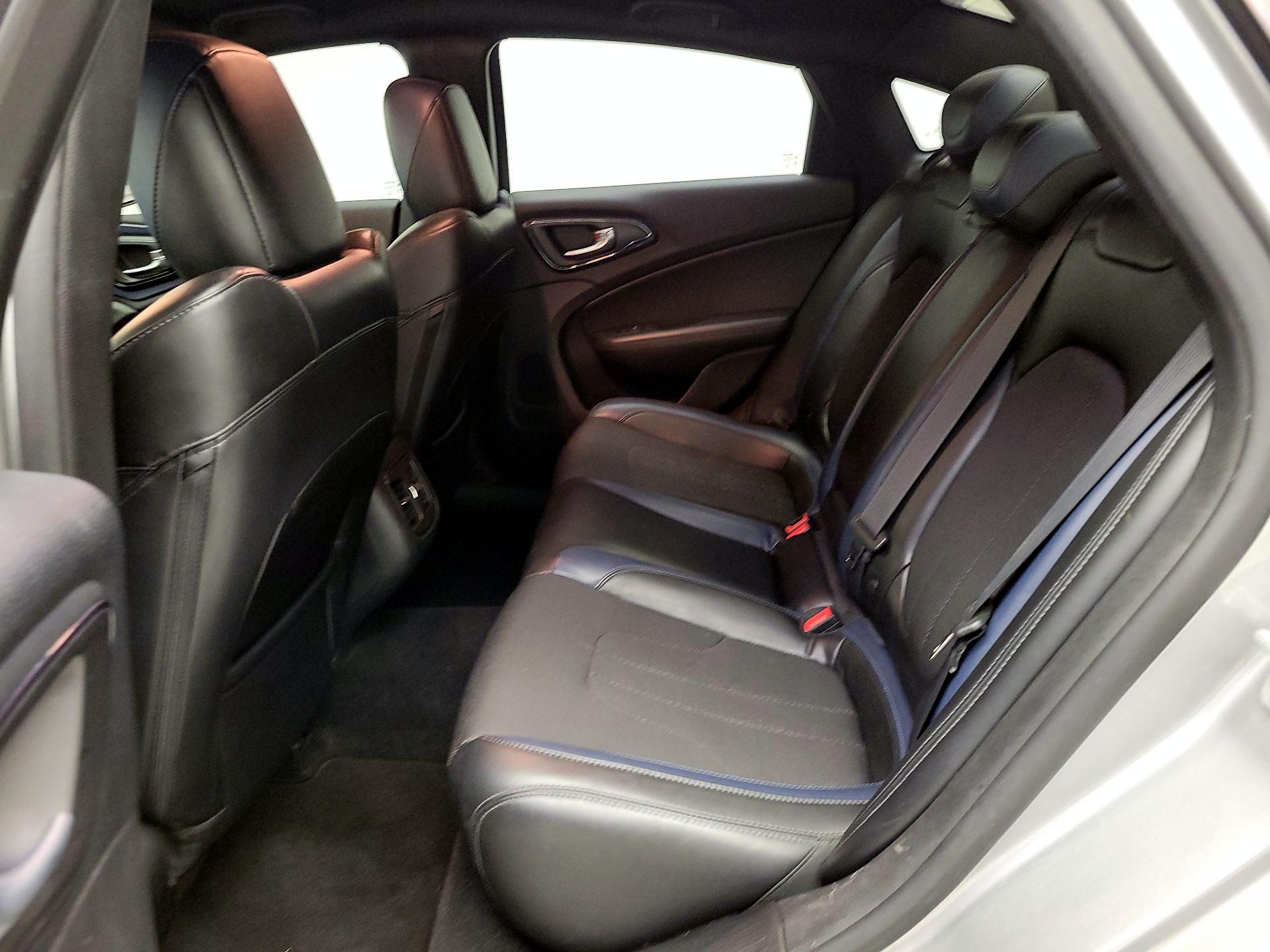 Thumbnail: 2015 Chrysler 200 - 20
