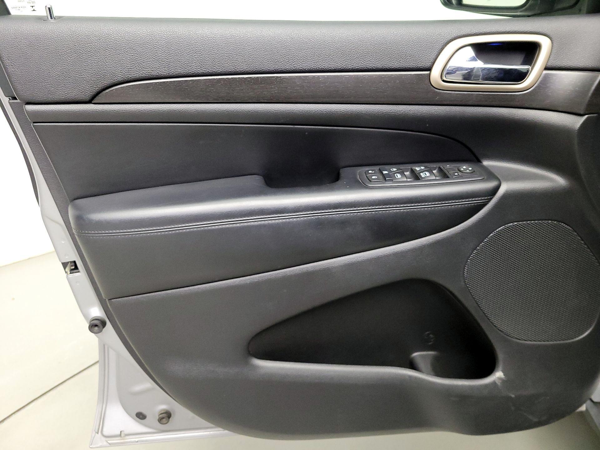 Thumbnail: 2017 Jeep Grand Cherokee - 12