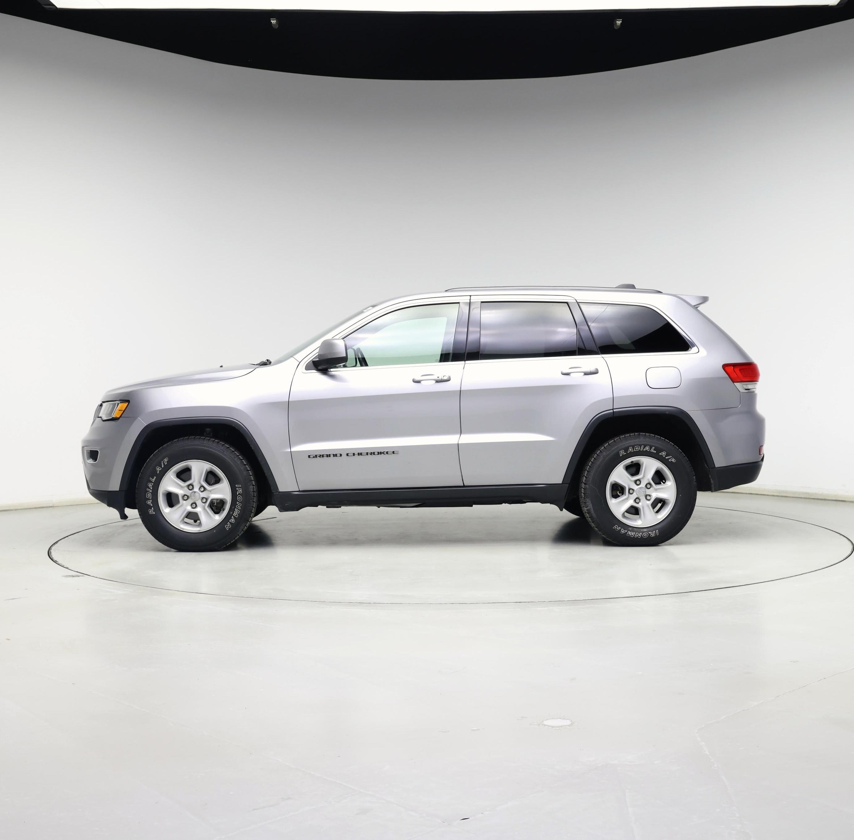 Thumbnail: 2017 Jeep Grand Cherokee - 3