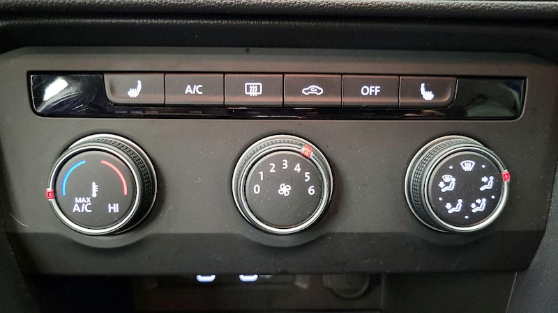 2022 Volkswagen Taos SE 16