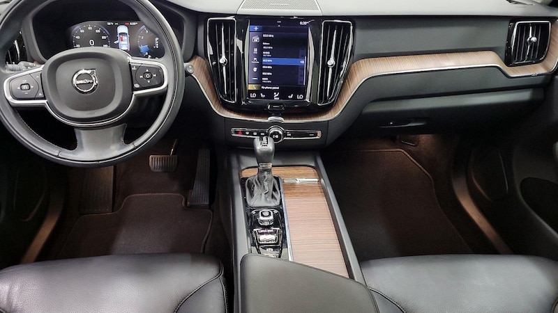 2021 Volvo XC60 T6 Momentum 9