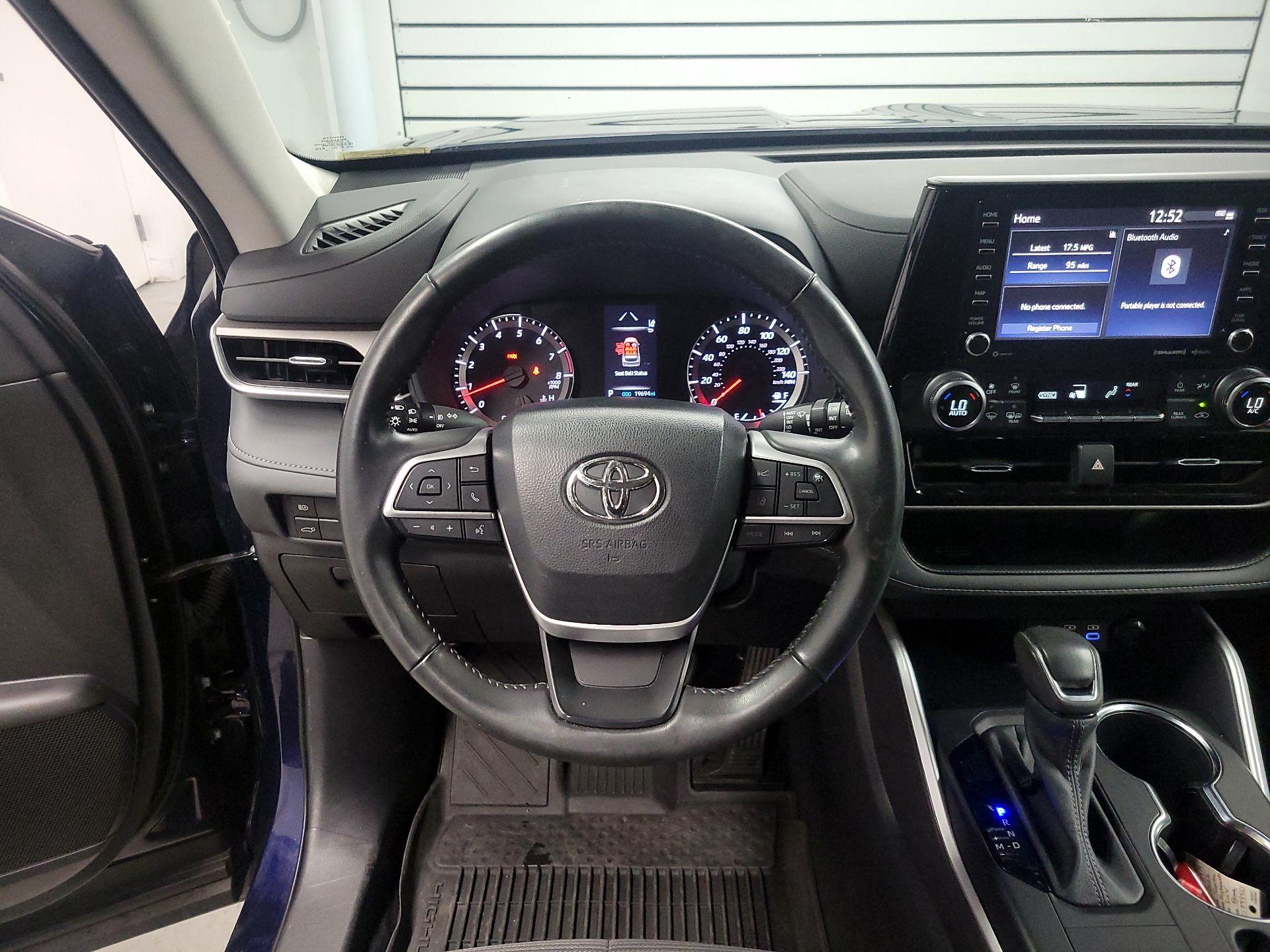 Thumbnail: 2022 Toyota Highlander - 10