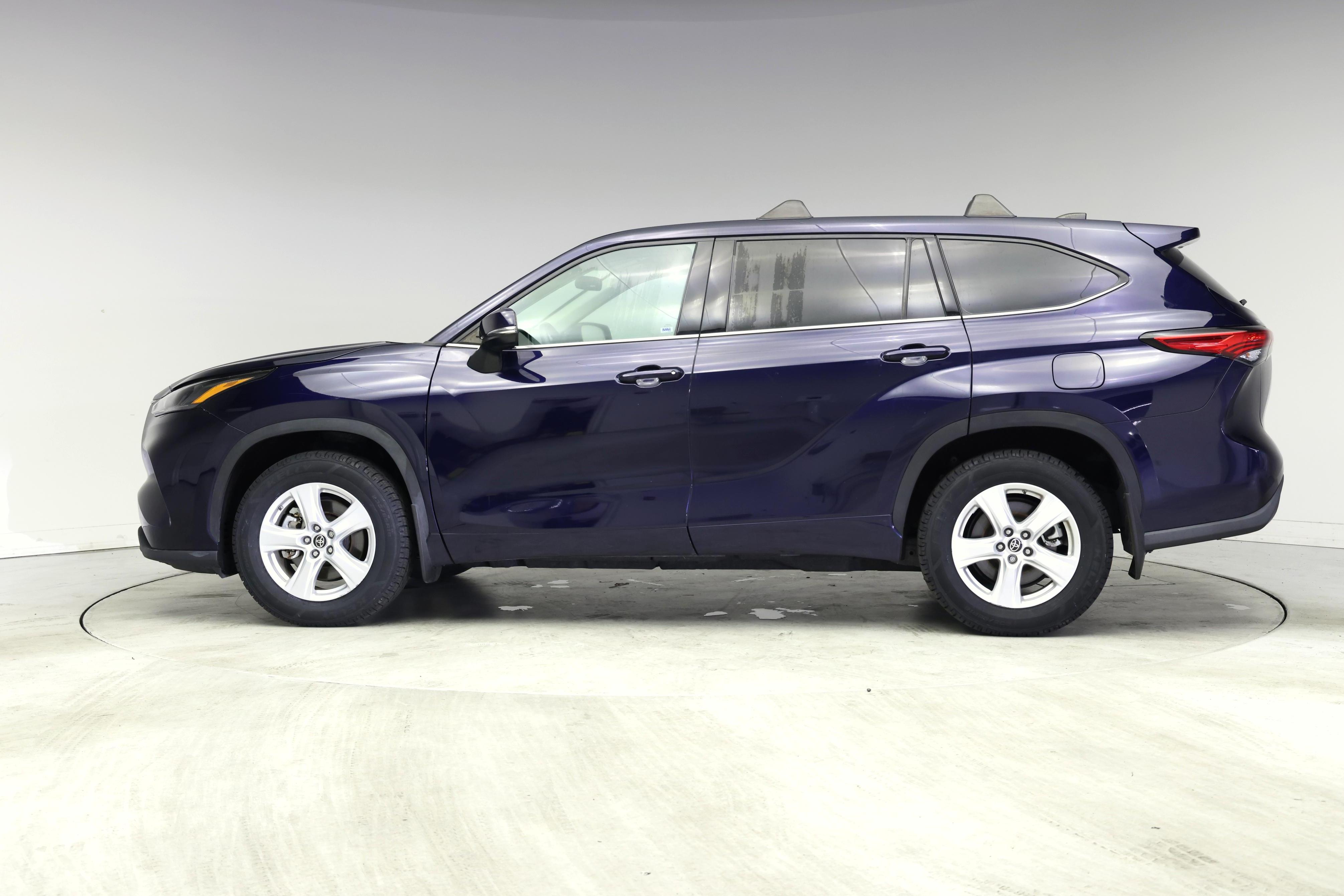 Thumbnail: 2022 Toyota Highlander - 3