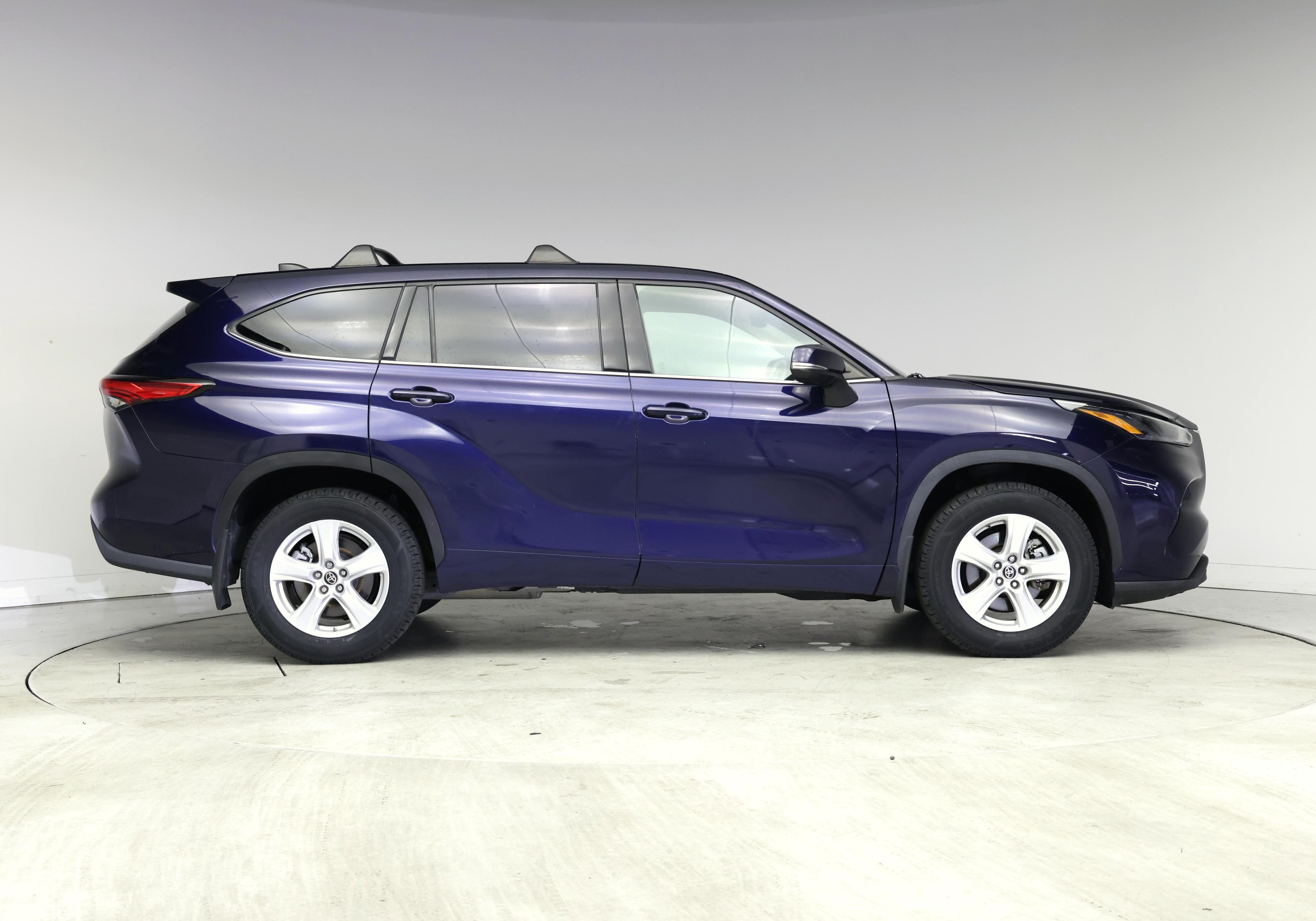 Thumbnail: 2022 Toyota Highlander - 7