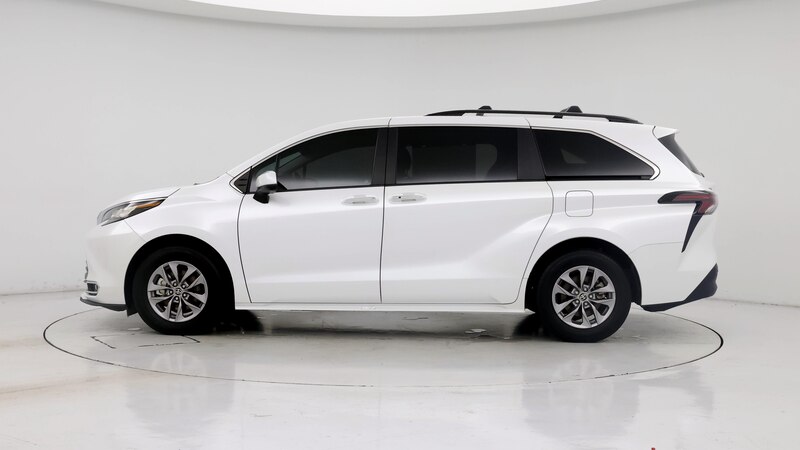 2023 Toyota Sienna XLE 3