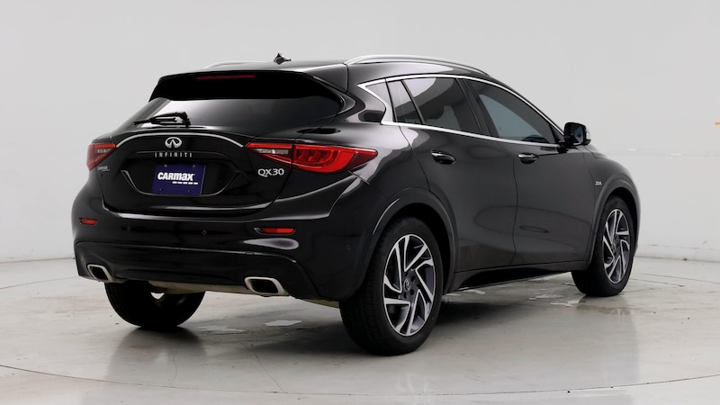 2017 INFINITI QX30 Premium 8