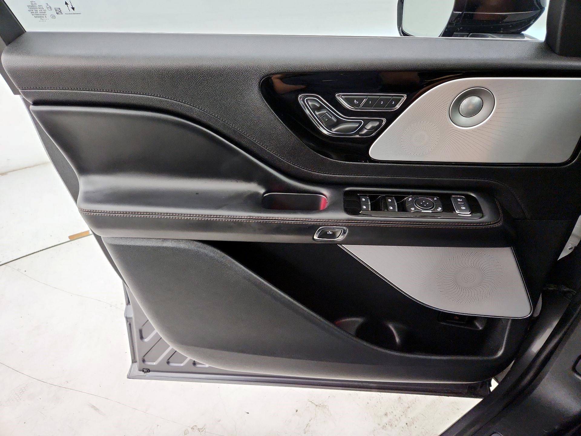 Thumbnail: 2021 Lincoln Aviator - 12
