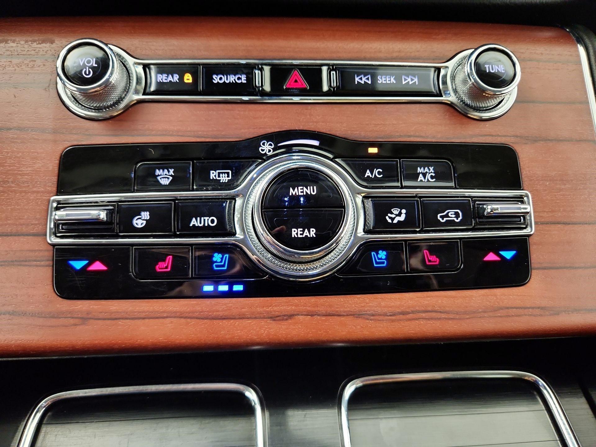 Thumbnail: 2021 Lincoln Aviator - 17