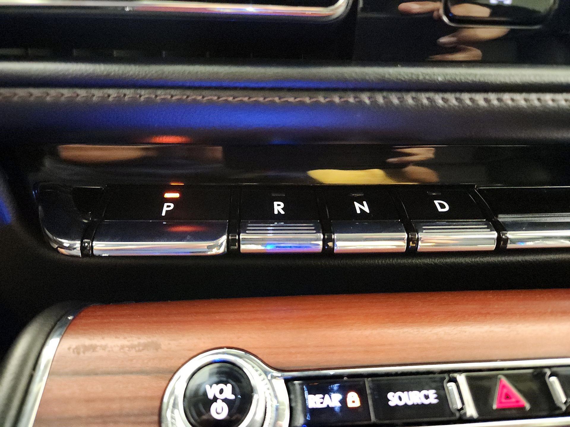 Thumbnail: 2021 Lincoln Aviator - 18