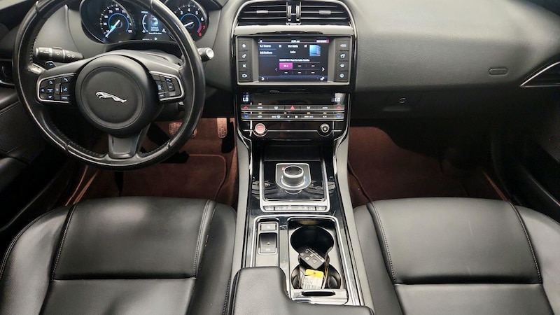 2018 Jaguar XE Premium 9