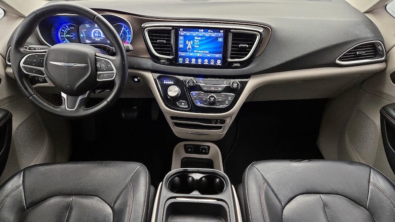 2018 Chrysler Pacifica Hybrid Touring L 9