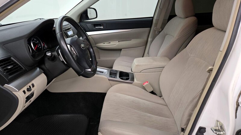 2013 Subaru Outback Premium 11