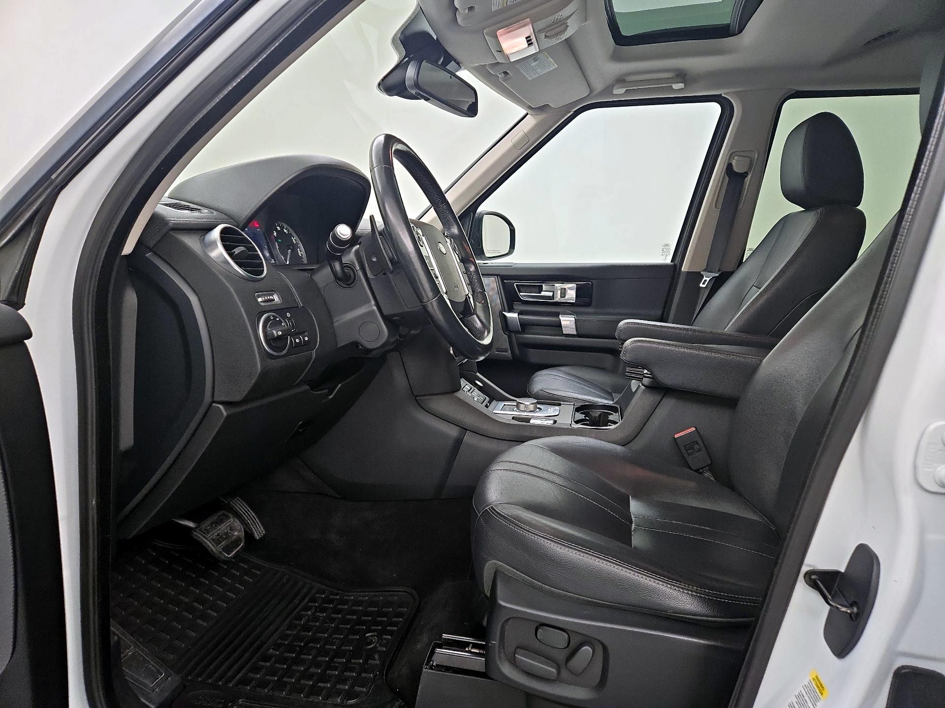 Thumbnail: 2016 Land Rover LR4 - 11