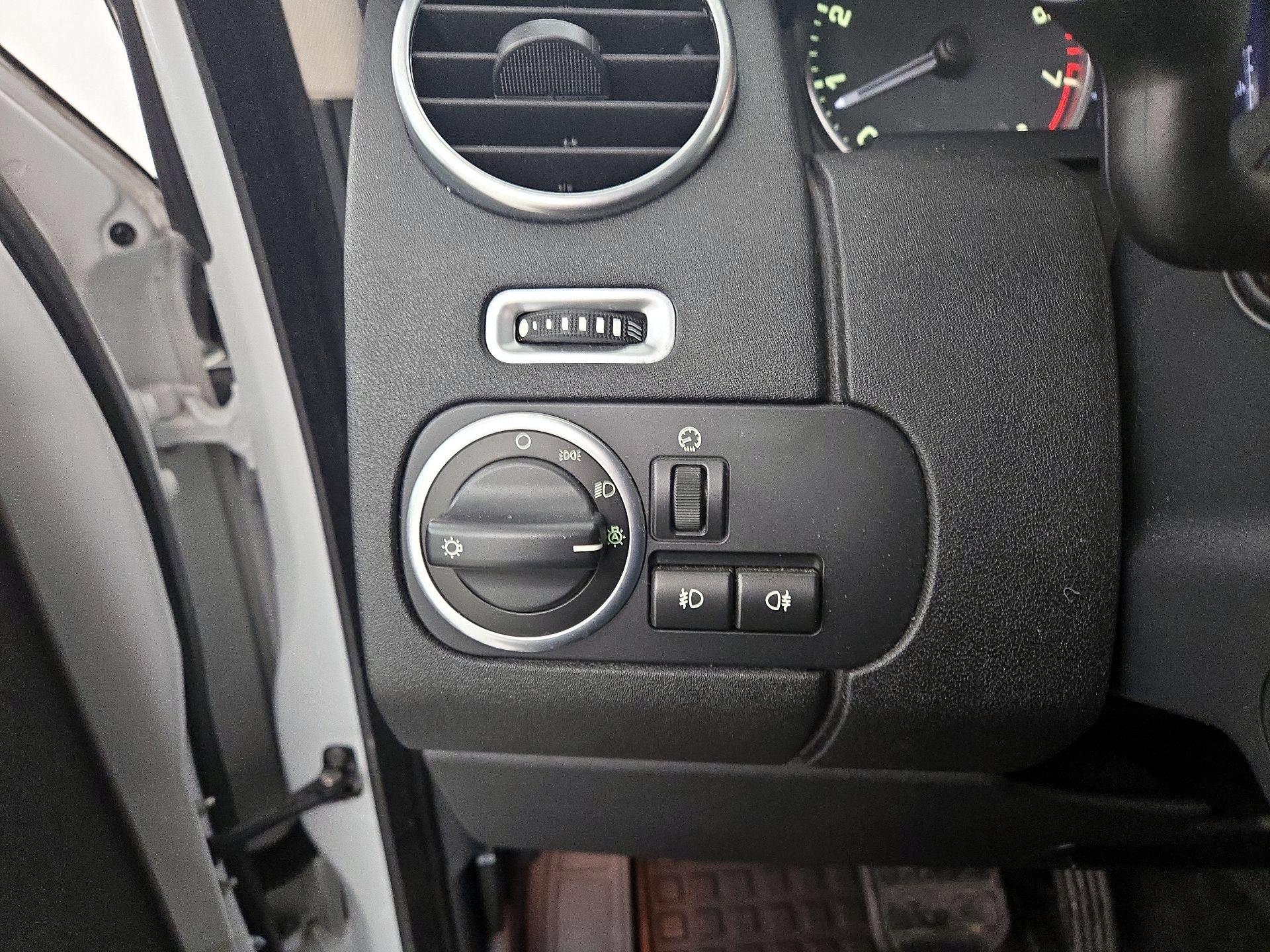 Thumbnail: 2016 Land Rover LR4 - 13
