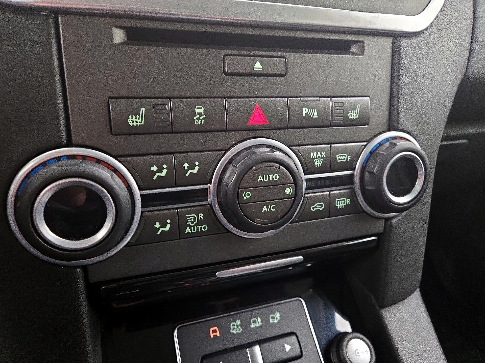 Thumbnail: 2016 Land Rover LR4 - 17