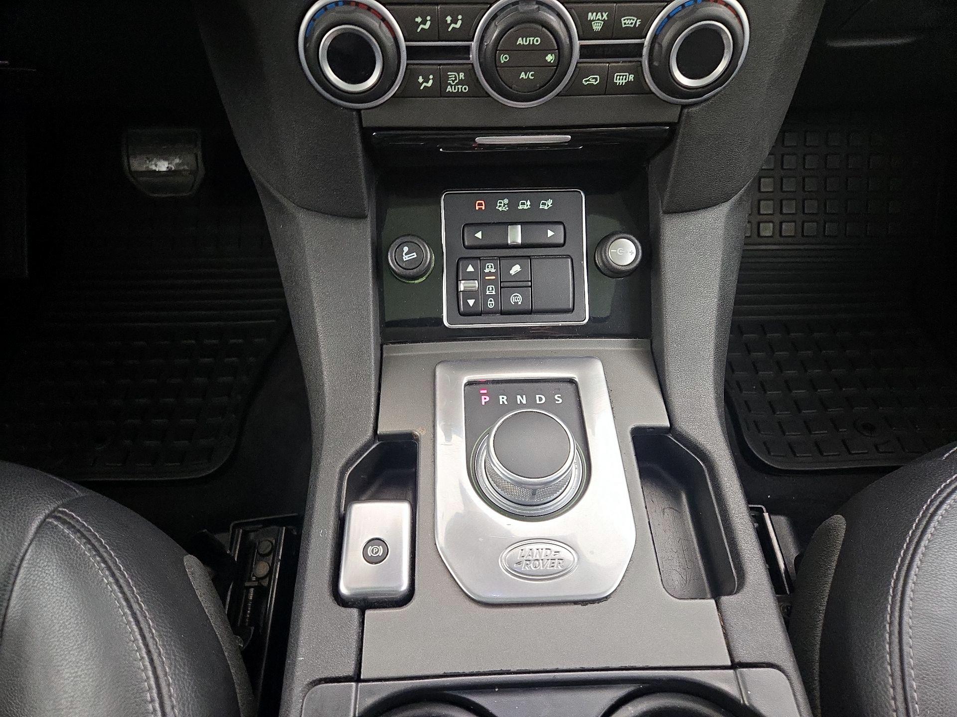 Thumbnail: 2016 Land Rover LR4 - 18
