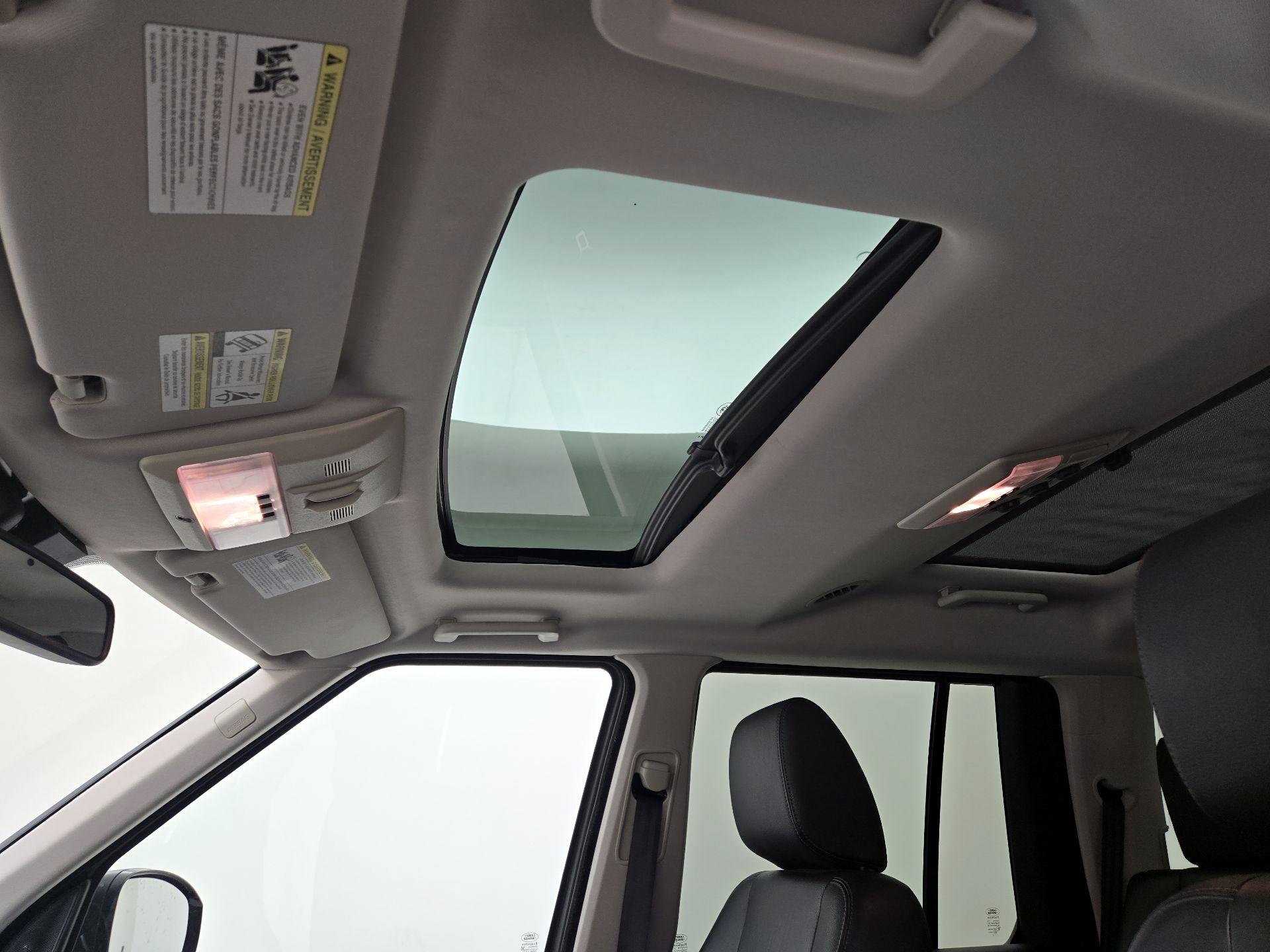 Thumbnail: 2016 Land Rover LR4 - 19