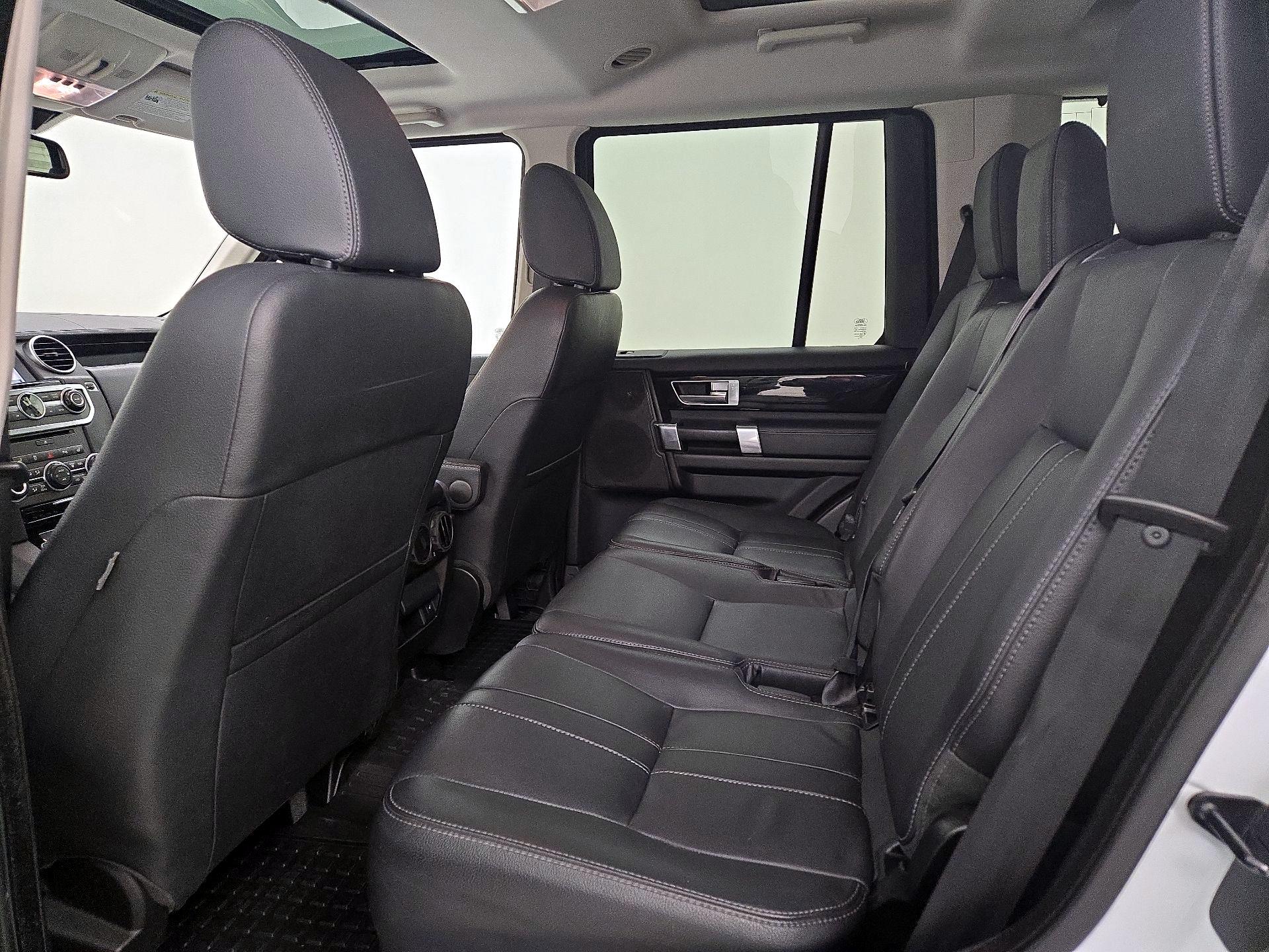 Thumbnail: 2016 Land Rover LR4 - 20