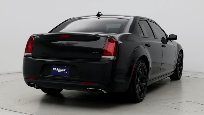 2022 Chrysler 300 Touring 8