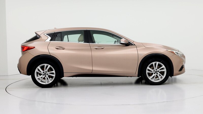 2018 INFINITI QX30 Luxury 7