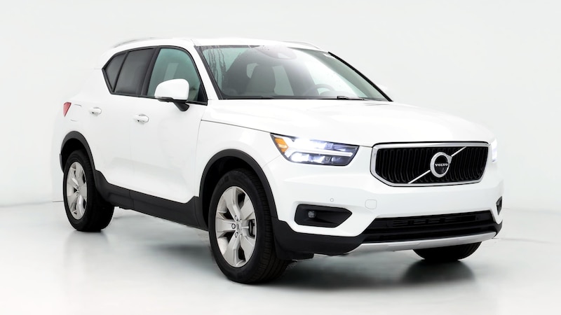 2022 Volvo XC40 T4 Momentum Hero Image