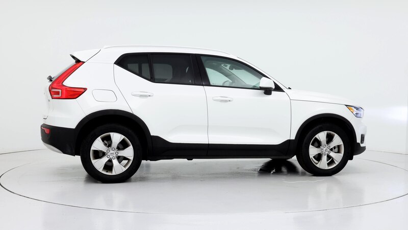 2022 Volvo XC40 T4 Momentum 7