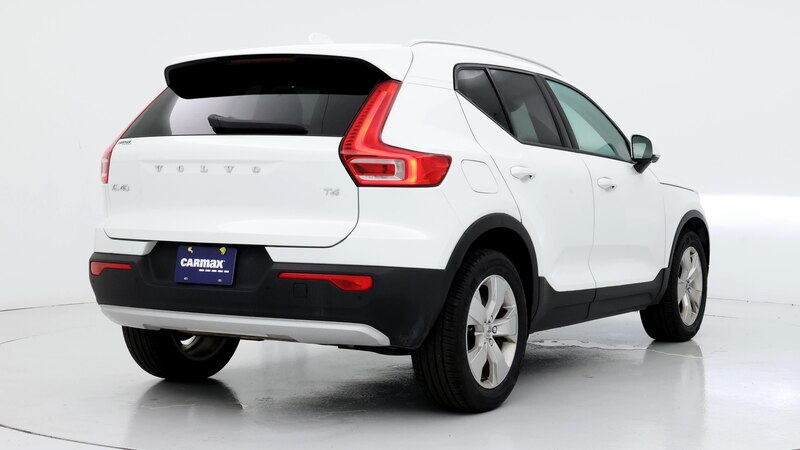 2022 Volvo XC40 T4 Momentum 8