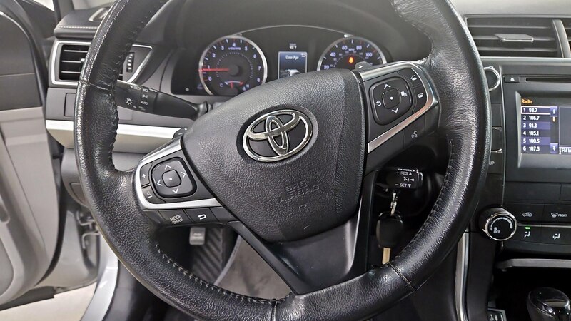 2016 Toyota Camry SE 10