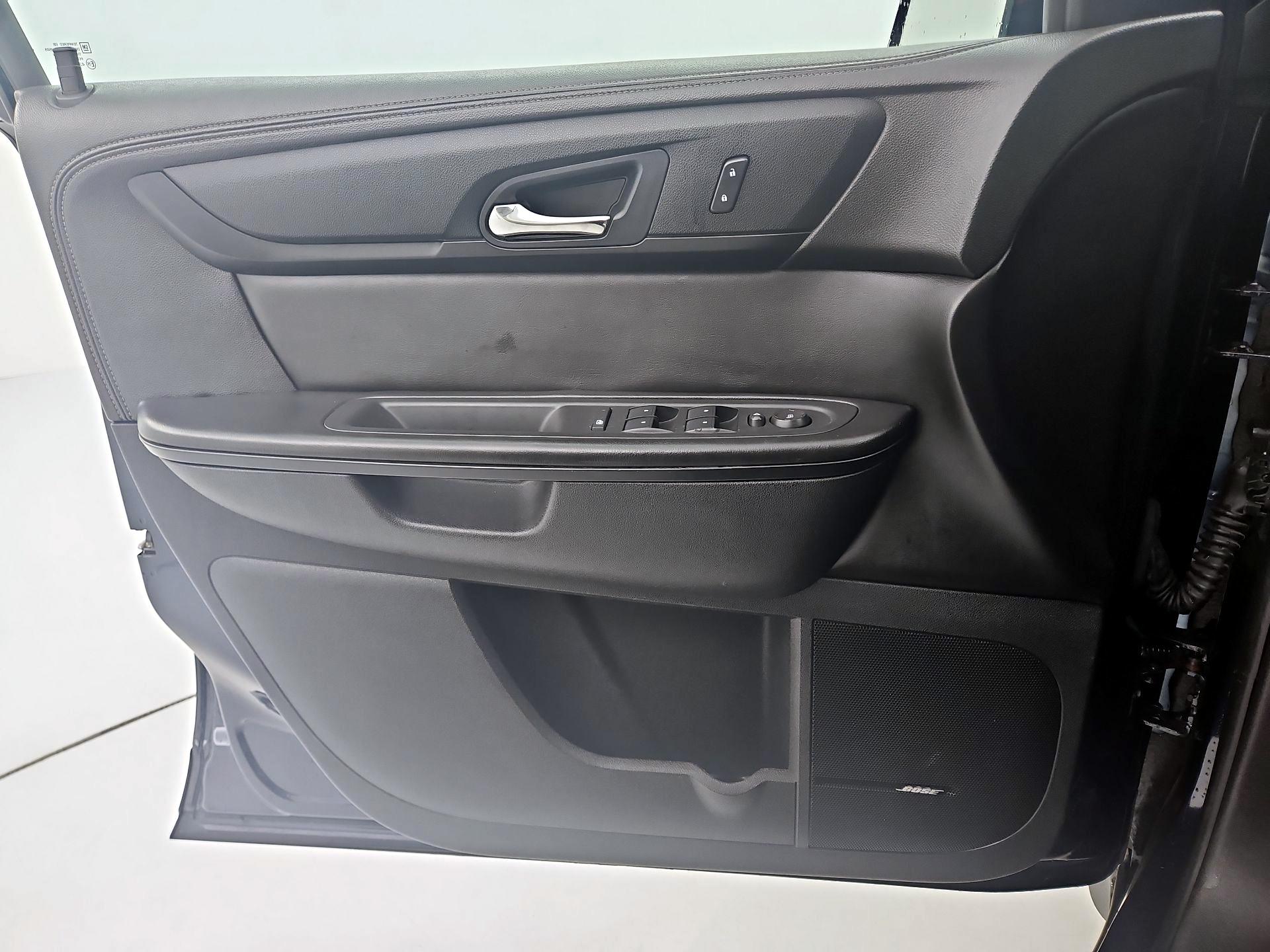 Thumbnail: 2016 Chevrolet Traverse - 12