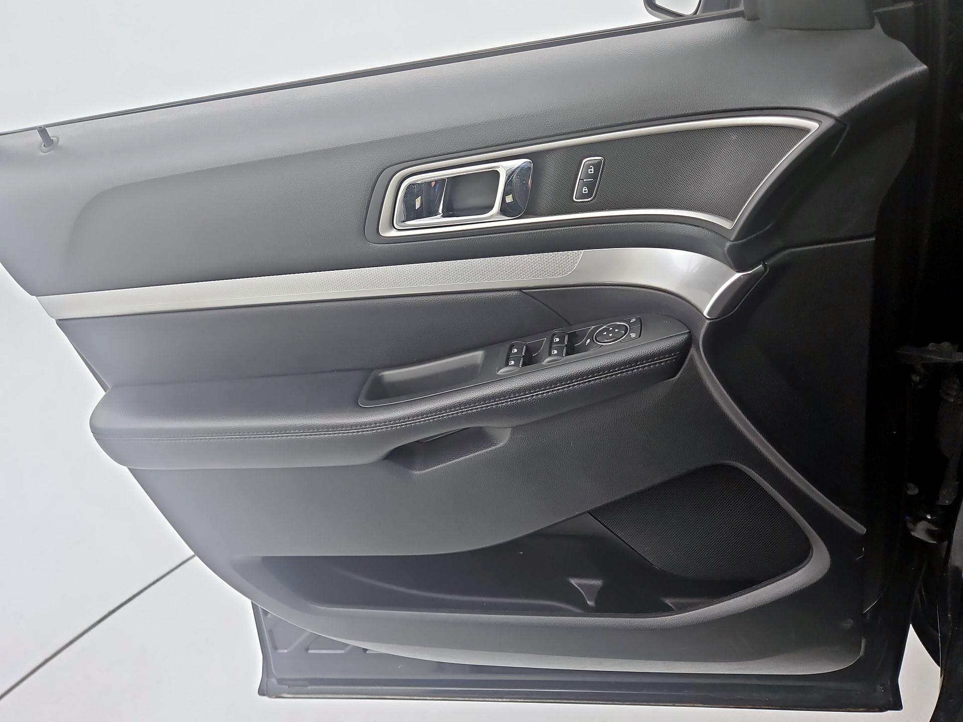 Thumbnail: 2017 Ford Explorer - 12