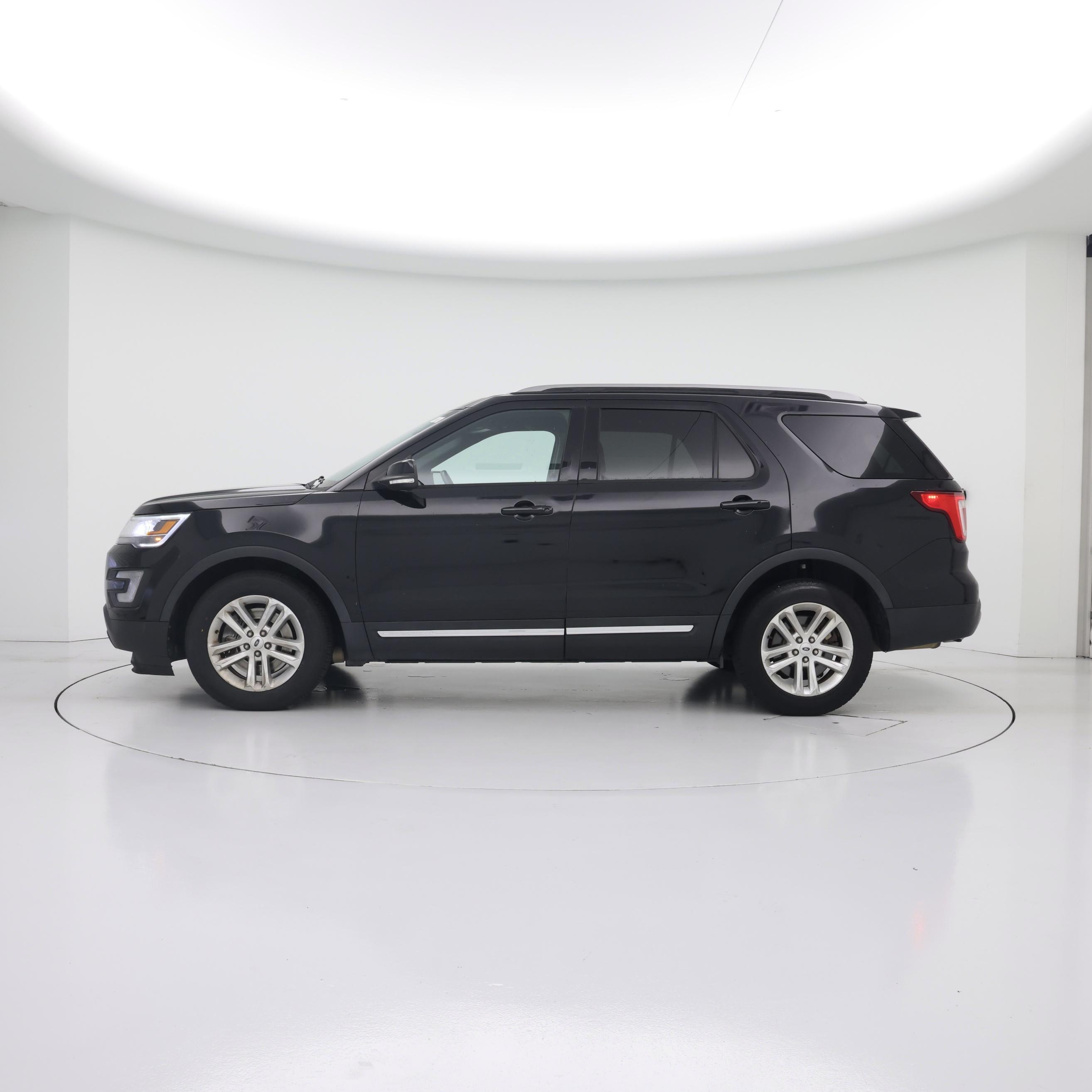 Thumbnail: 2017 Ford Explorer - 3