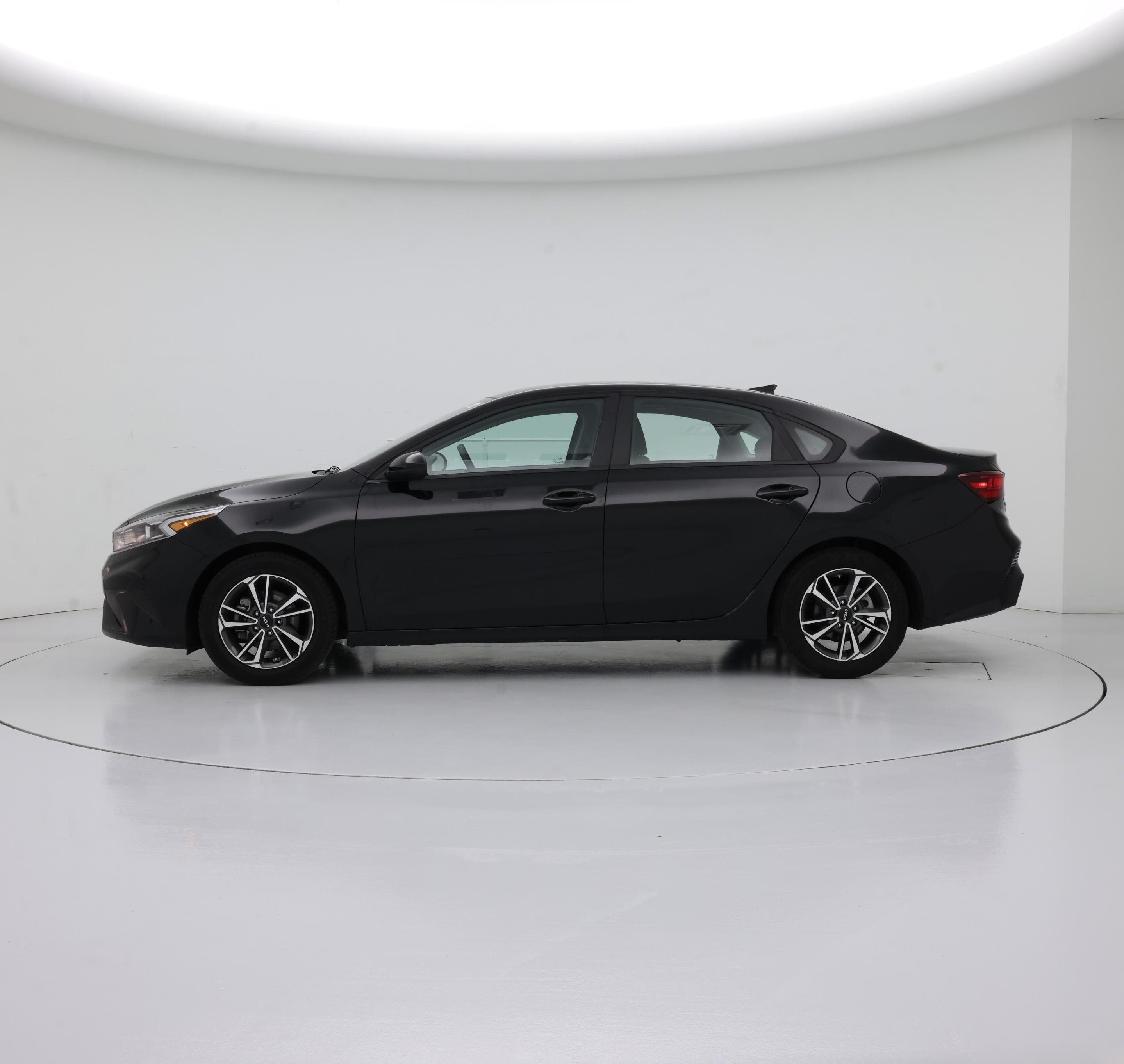 Thumbnail: 2023 Kia Forte - 3