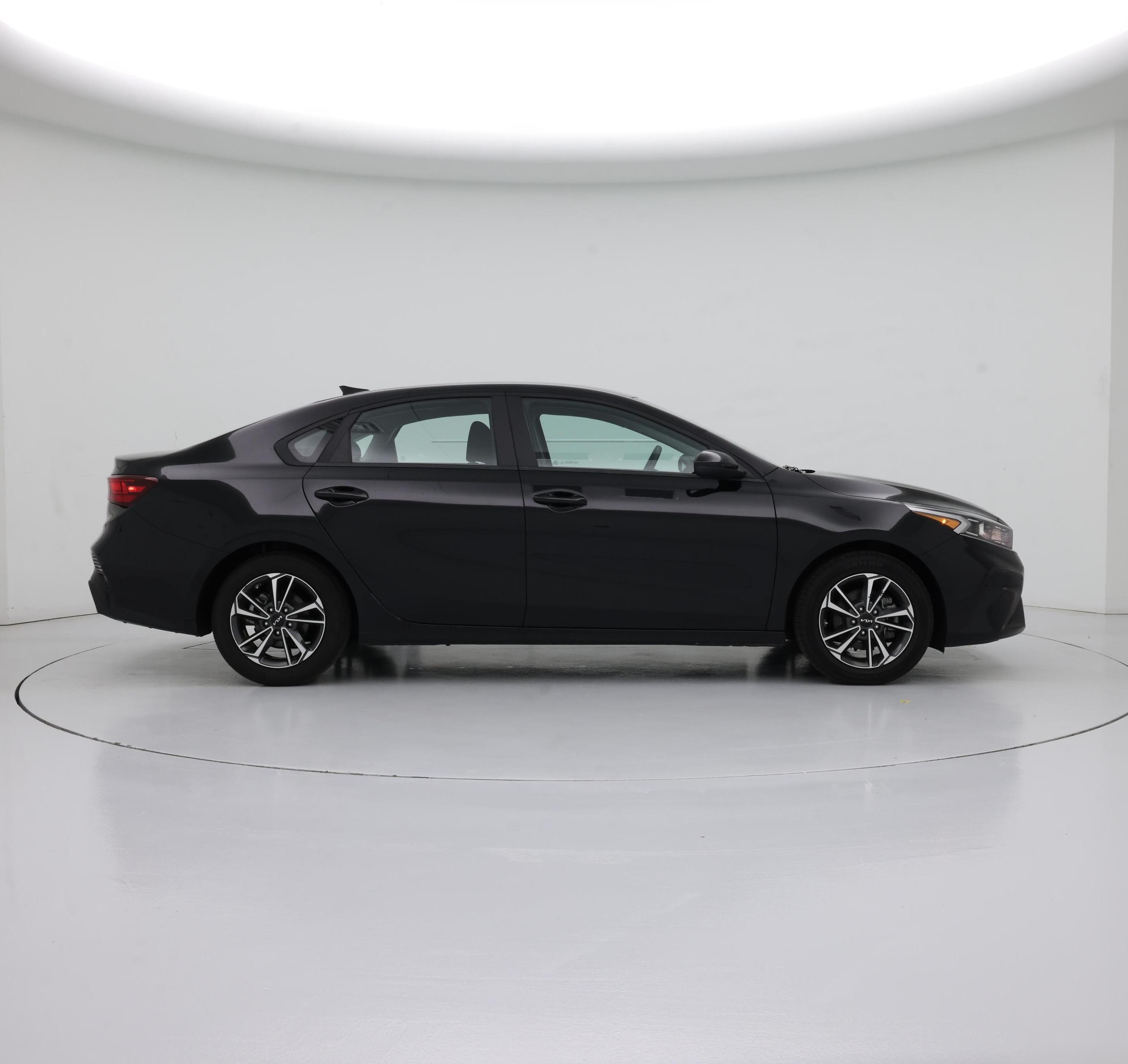 Thumbnail: 2023 Kia Forte - 7