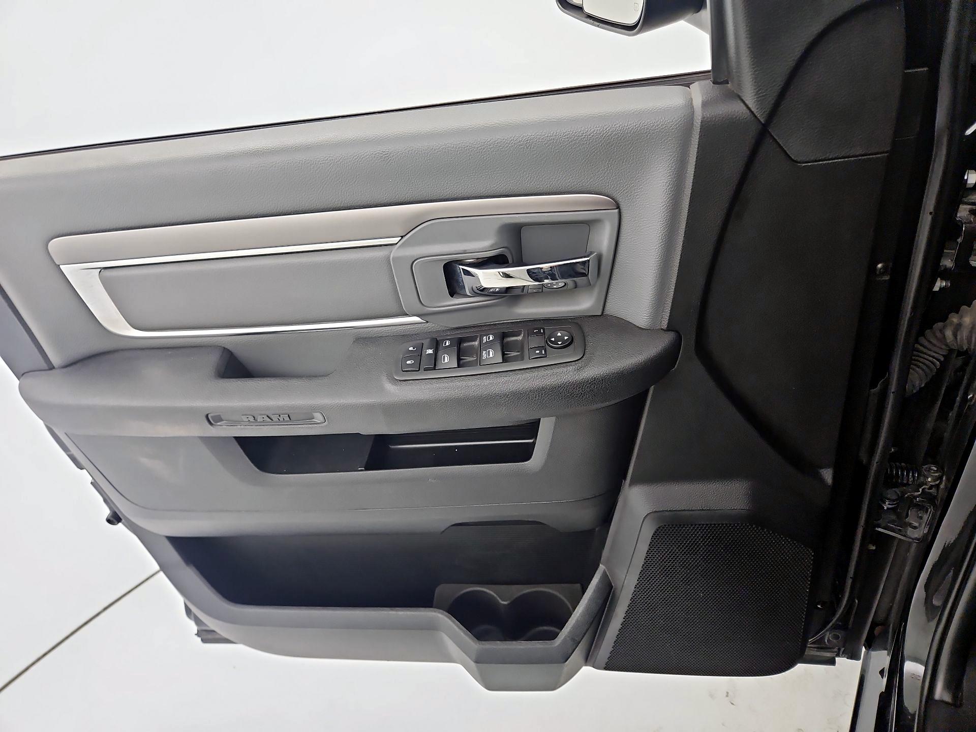 Thumbnail: 2022 RAM 1500 Classic - 12