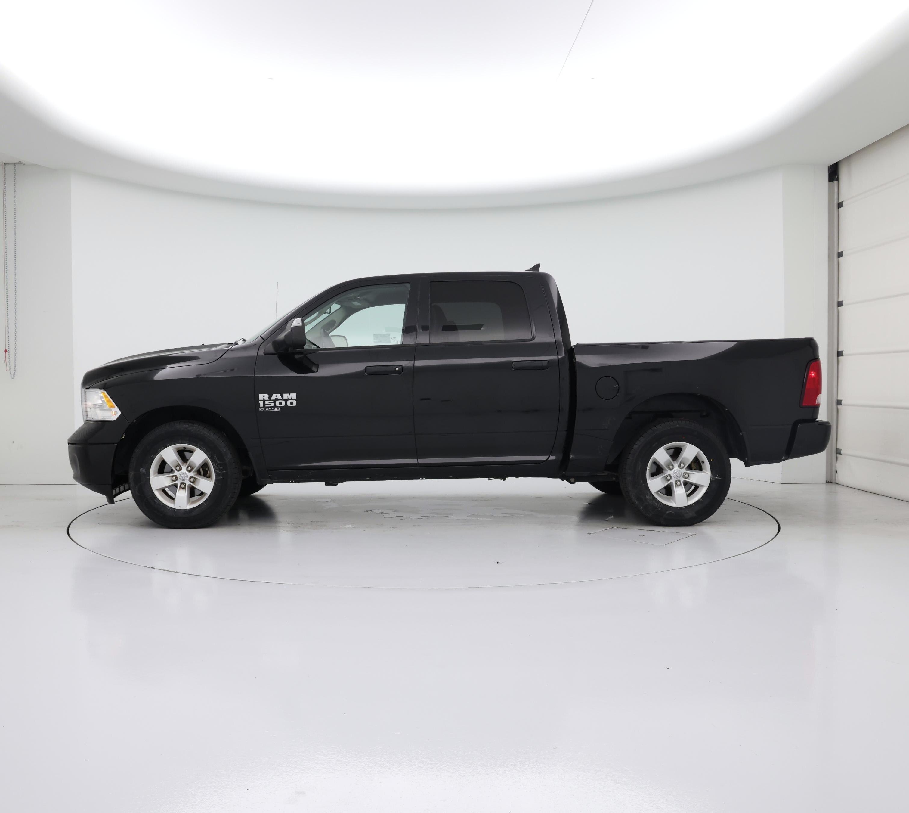 Thumbnail: 2022 RAM 1500 Classic - 3
