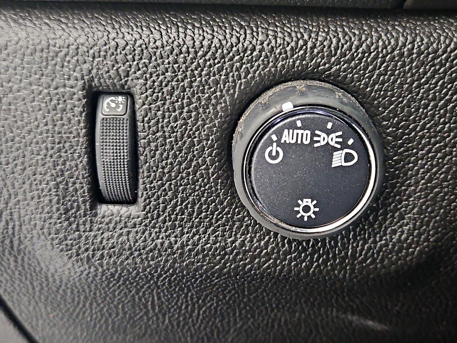 Thumbnail: 2022 Chevrolet Colorado - 13