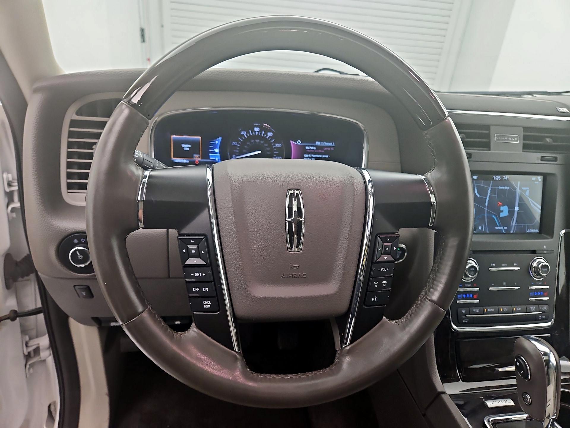 Thumbnail: 2017 Lincoln Navigator - 10