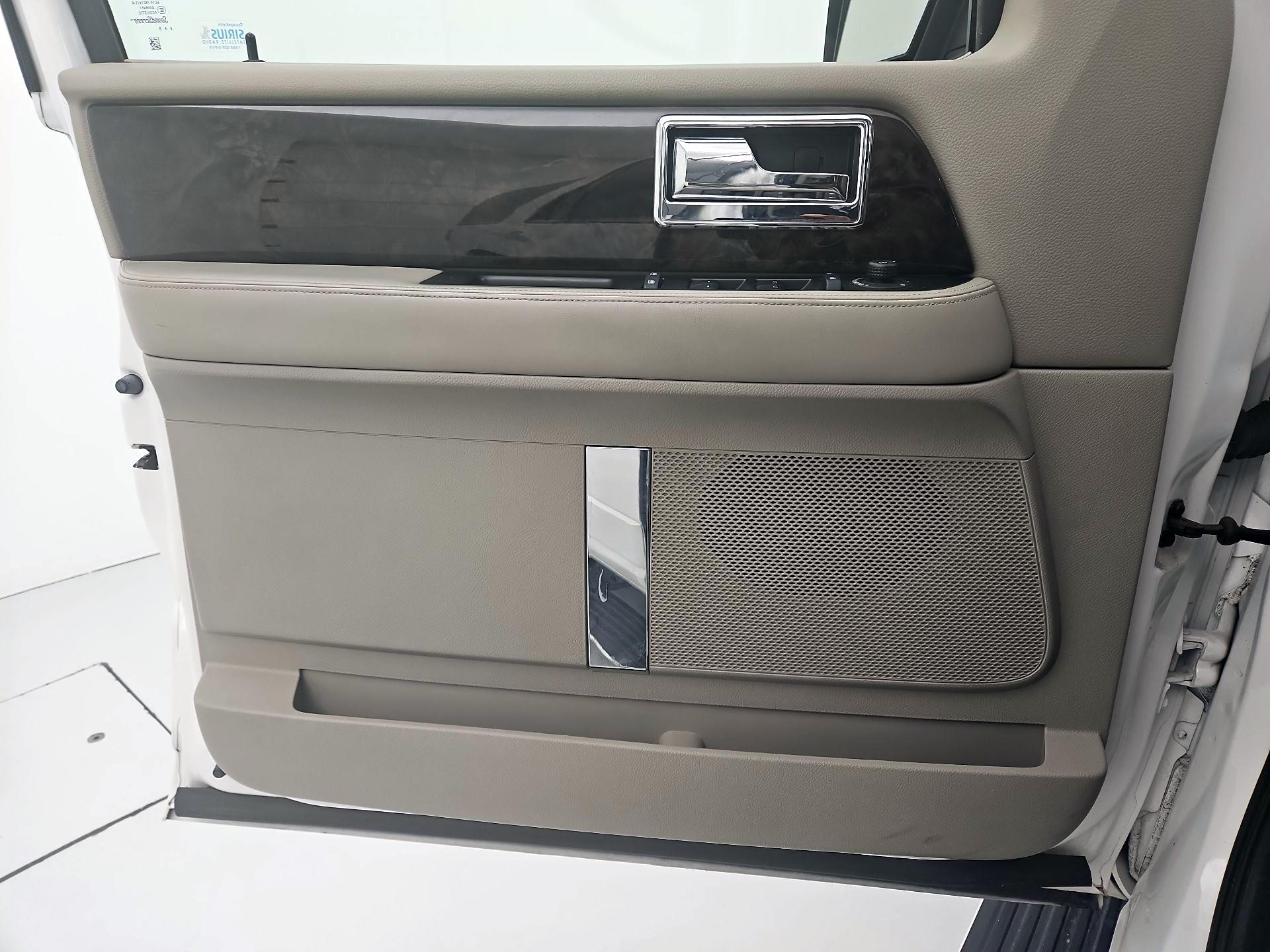 Thumbnail: 2017 Lincoln Navigator - 12