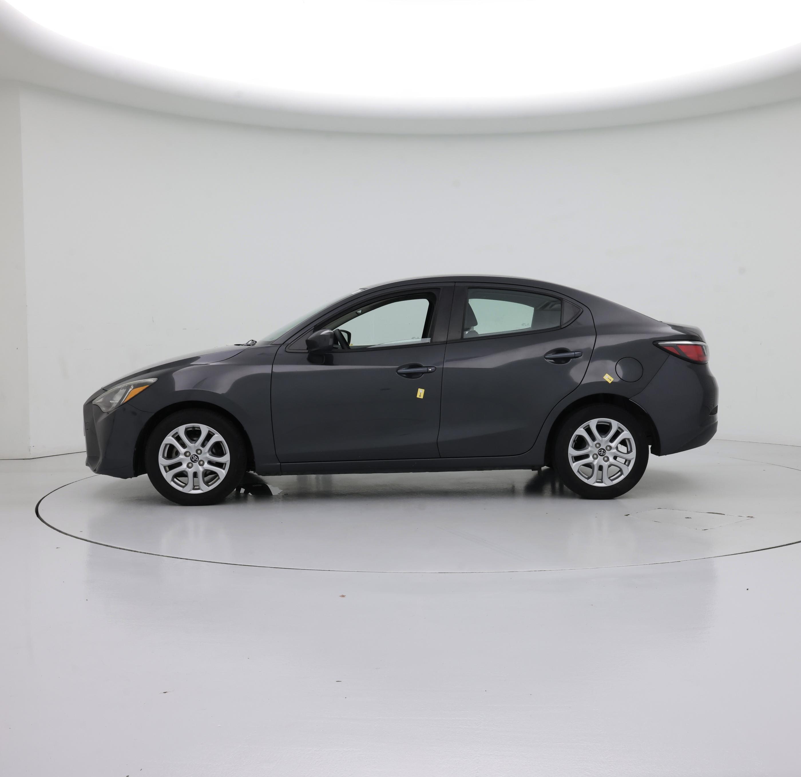 Thumbnail: 2017 Toyota Yaris iA - 3