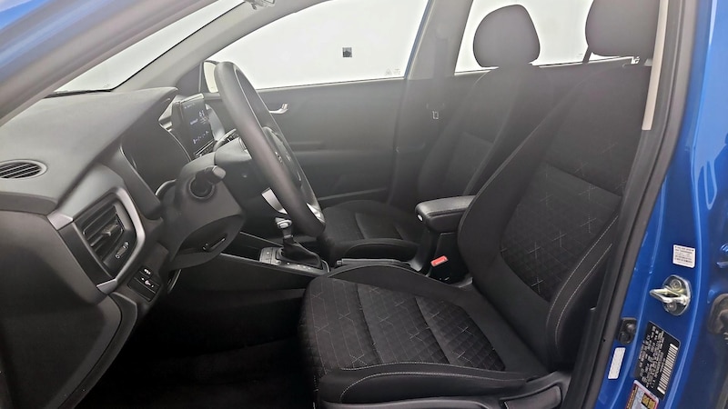 2023 Kia Rio LX 11