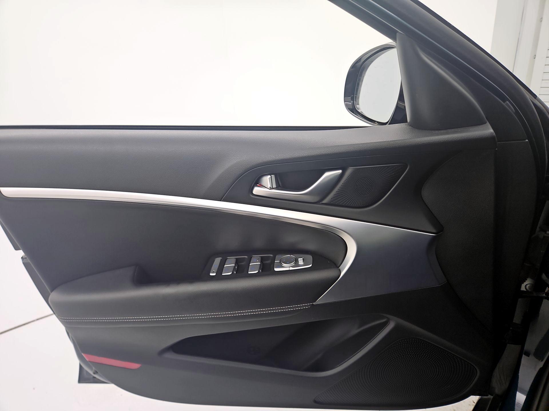 Thumbnail: 2023 Genesis G70 - 12