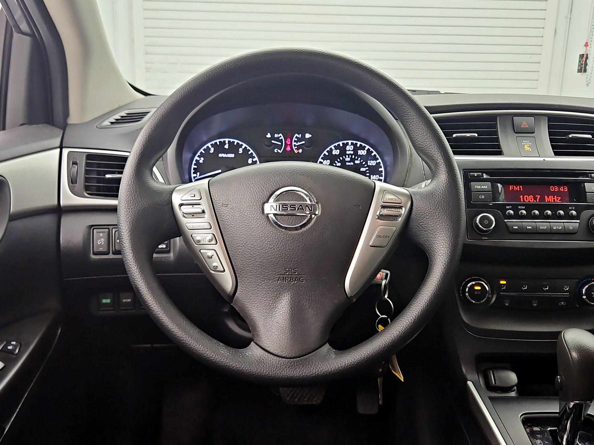 Thumbnail: 2016 Nissan Sentra - 10
